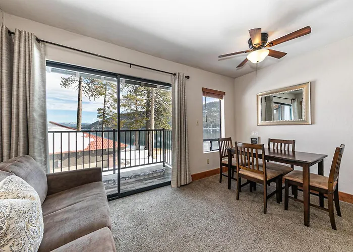 Beautiful Studio W/ Lake View #243 At Donner Lake Village