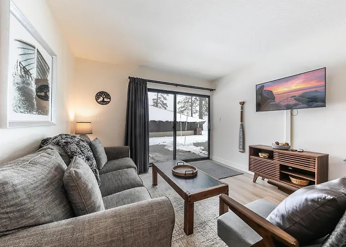 Inviting King Deluxe 1 Bedroom Condo W/Lake View #141 At Donner Lake Village