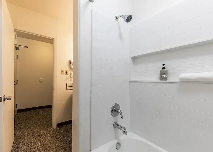 Modern Studio W/Balcony #211 At Donner Lake Village